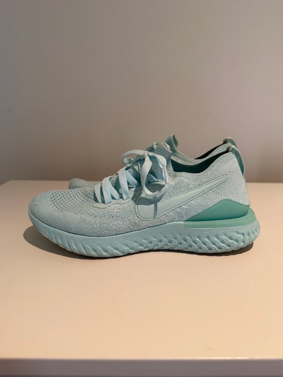 Nike Women's Epic React Flyknit 2 in Teal Tint - Picture 5 of 8